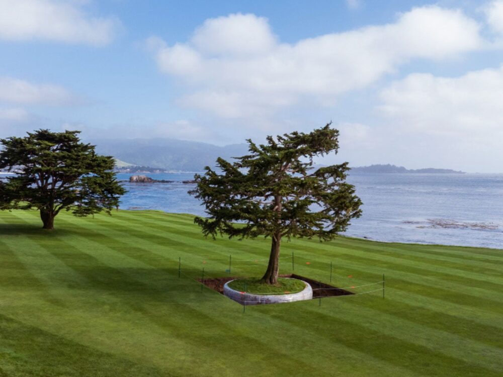 Pebble Beach revives signature feature on its fabled 18th hole