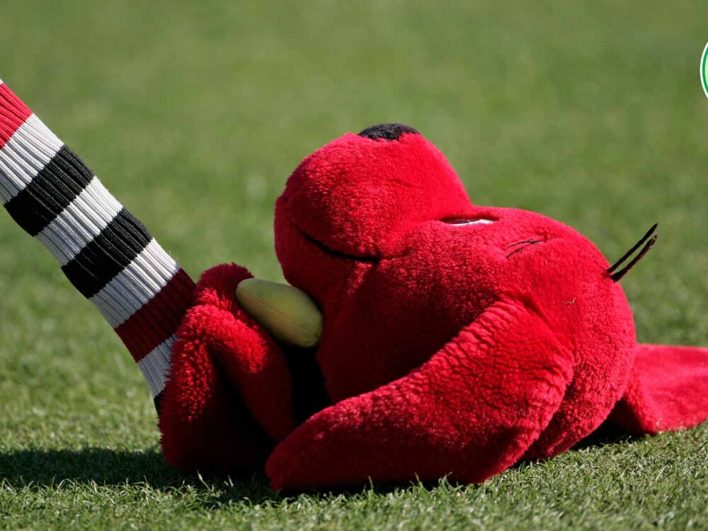 Rules Guy: When measuring a club-length, is it legal to leave the headcover on?​
