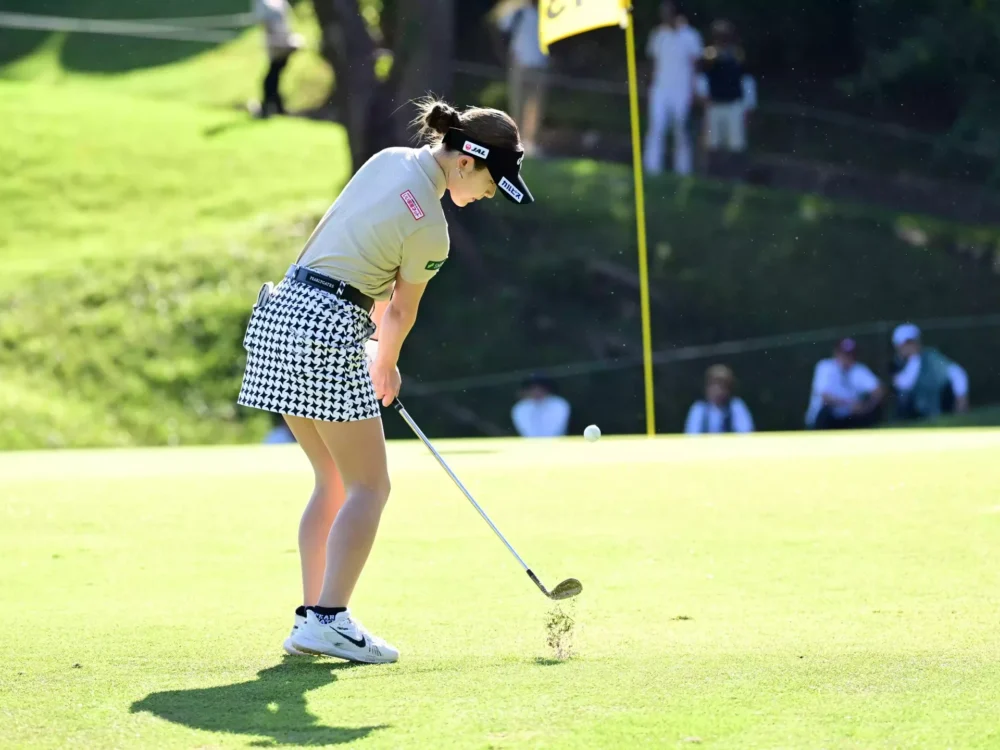 Is the bump-and-run *really* more reliable than a chip shot?​